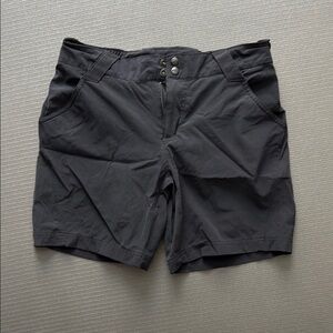 Columbia Women's black Shorts Sz 7/8